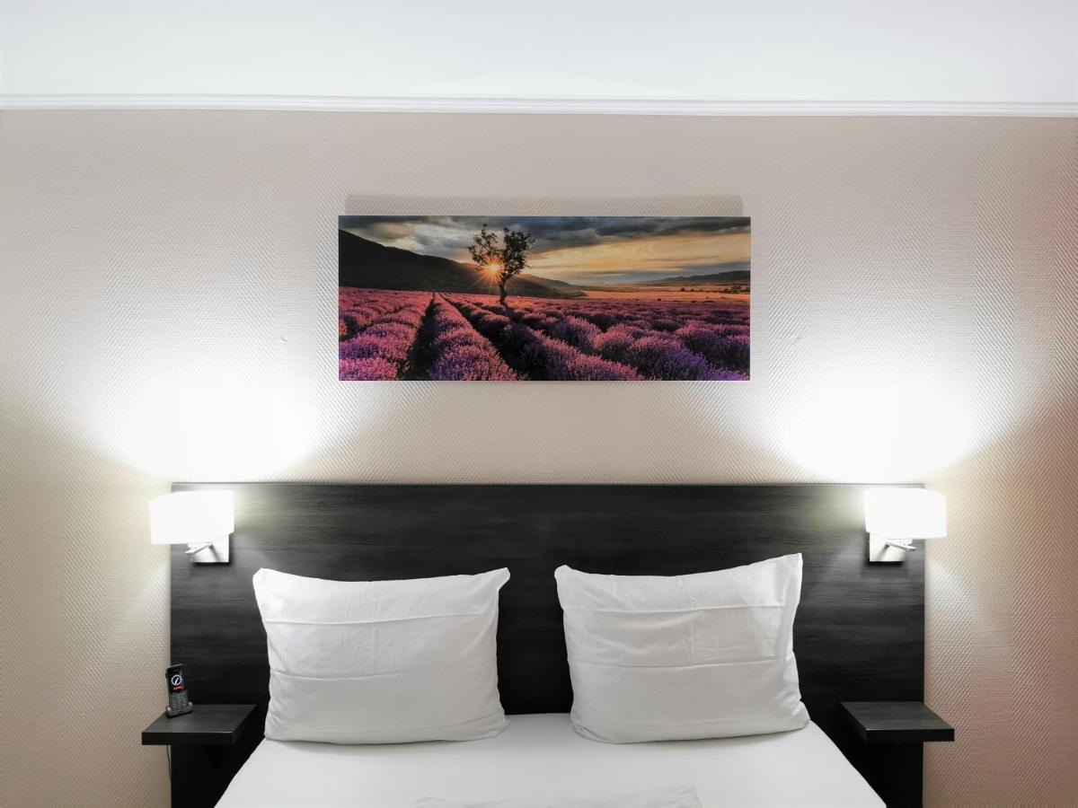 Bivius Hotel Restaurant Luxembourg Штрассен Экстерьер фото