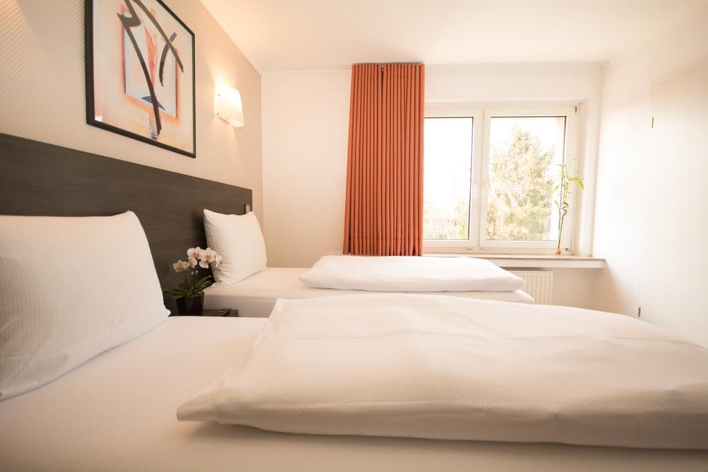 Bivius Hotel Restaurant Luxembourg Штрассен Экстерьер фото