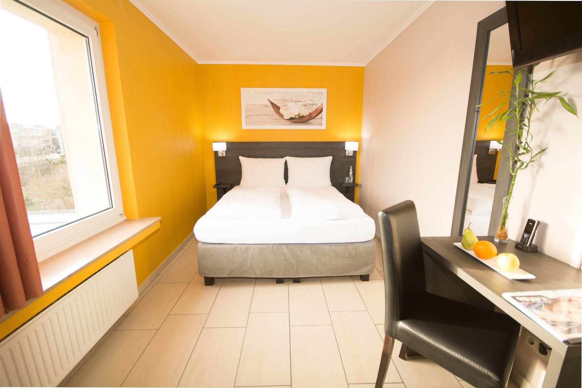 Bivius Hotel Restaurant Luxembourg Штрассен Экстерьер фото